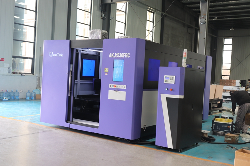 Macchina per il taglio di meta - Industrial Laser Metal Cutting Machine recensione e prezzo